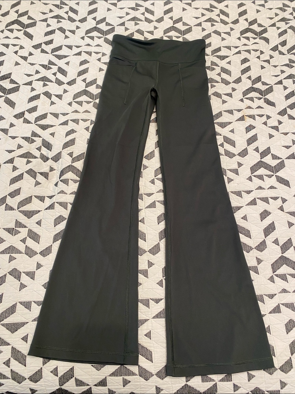 Gap Fit Women’s Flared Active Pants
